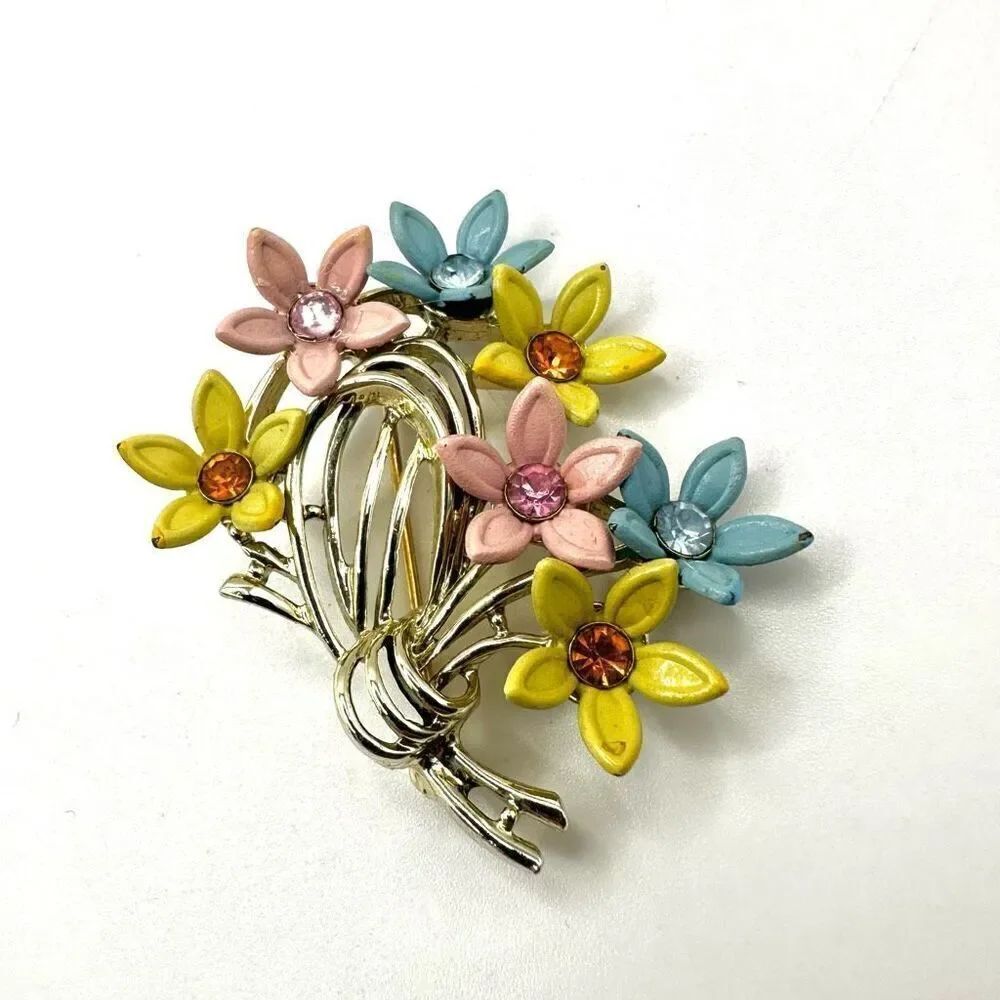 Flower vintage brooch